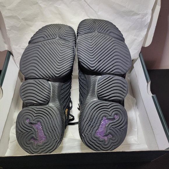 Nike LeBron XVI (16) - 10.5 MEN'S - Picture 7 of 8
